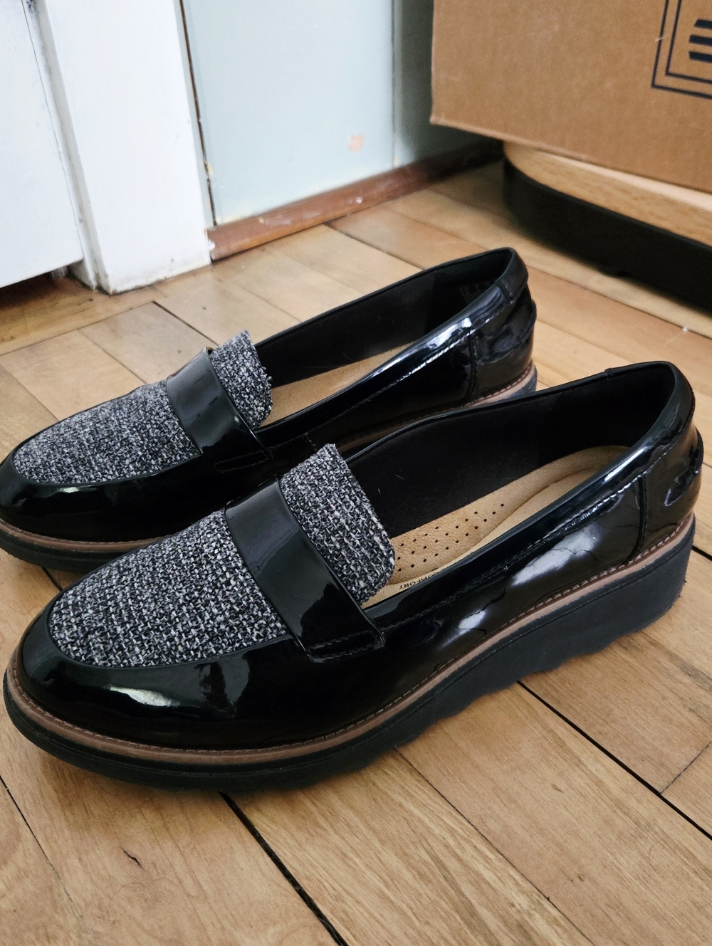 Clarks Women's Sharon Gracie Penny Loafers in Black Patent Combi Tweed, size 9 - Picture 5 of 12